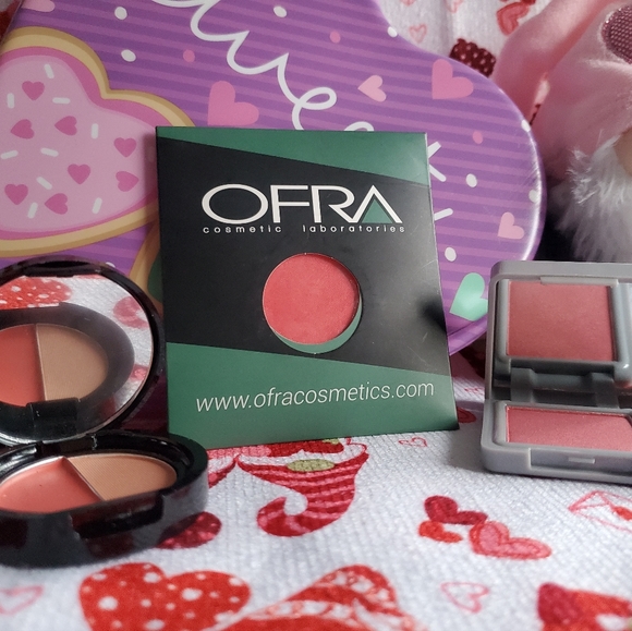 Makeup Bundle - Picture 9 of 9